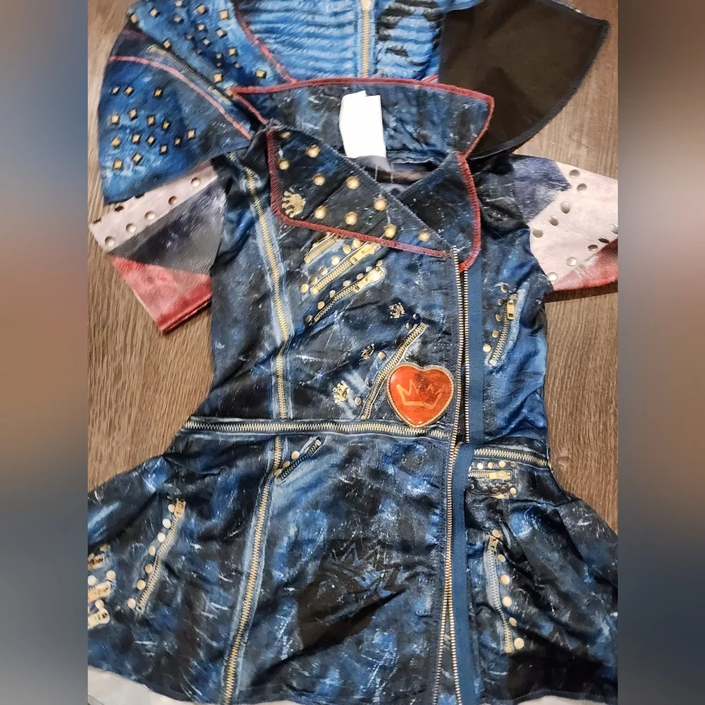 Evie Descendants costume, Size 4-6 - Picture 2 of 5